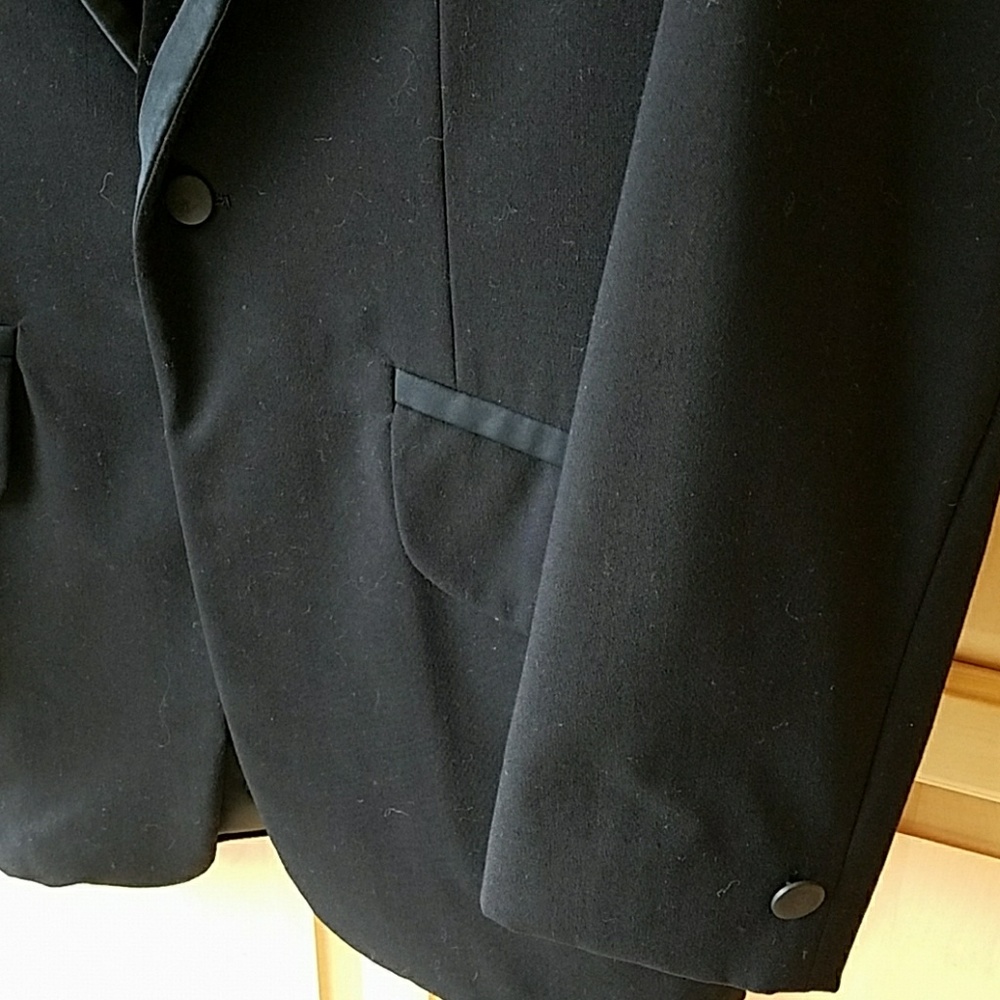 Vintage tuxedo jacket & Bond book - Picture 4 of 8